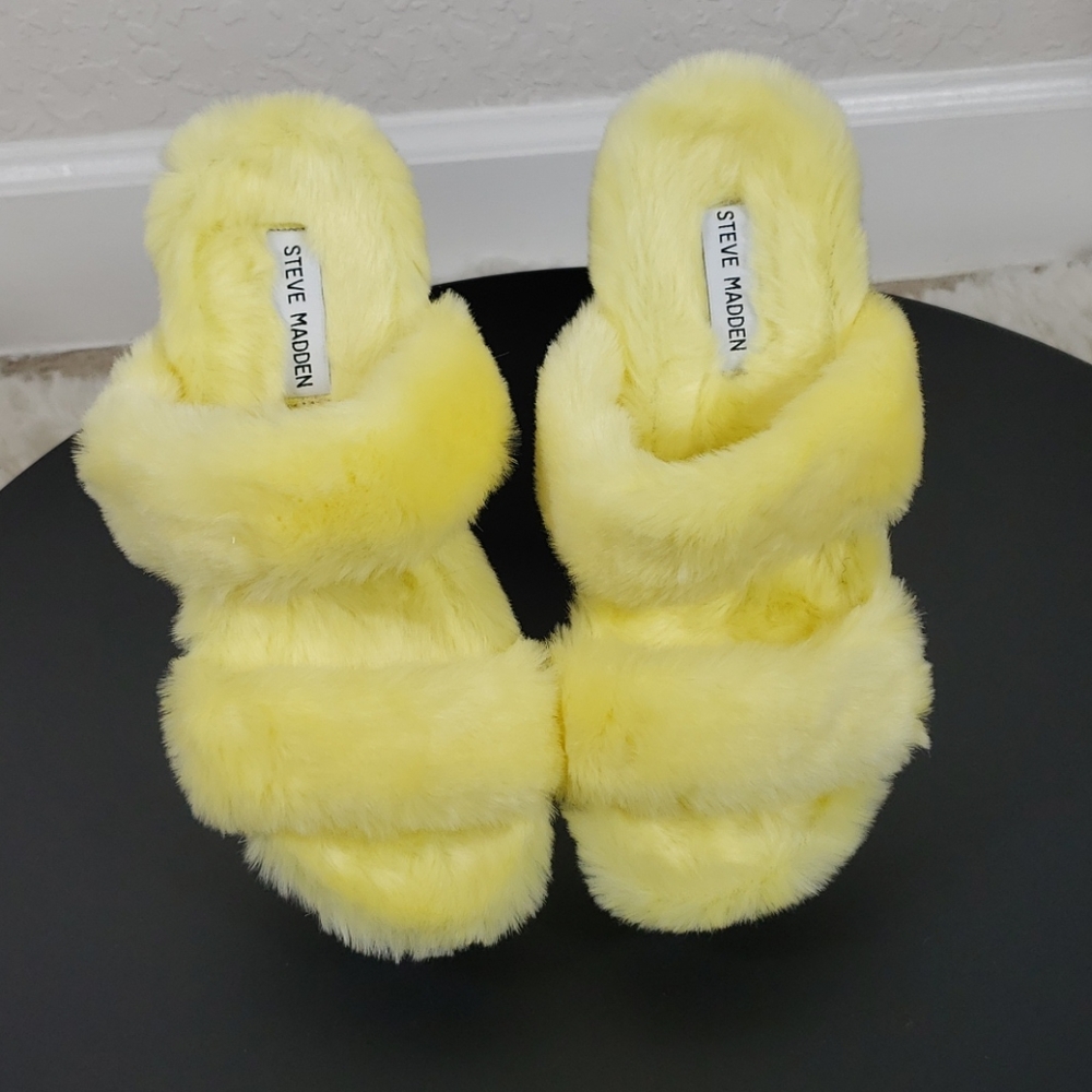 STEVE MADDEN FURRY SLIDES